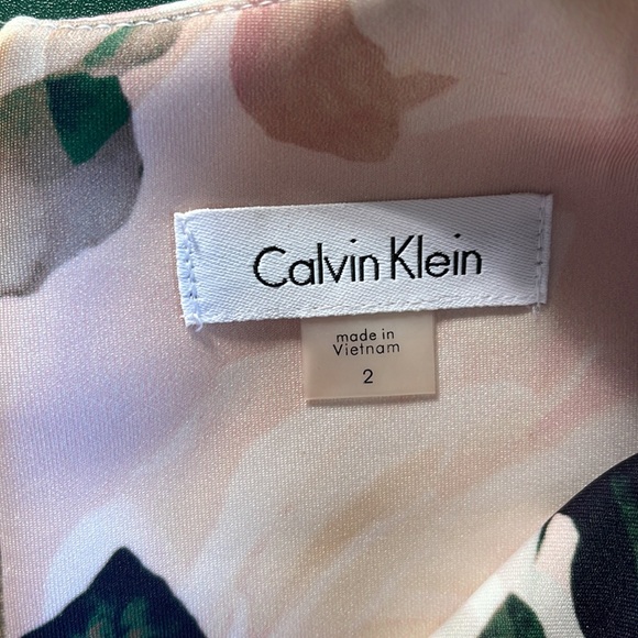 Woman’s dress - Picture 4 of 4